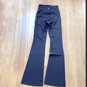 Lululemon Groove Flair super high rise Pants - Size 4 NWT